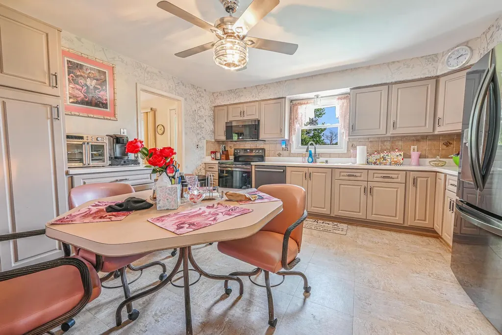 39 Primrose Lane Roosevelt NY 11575