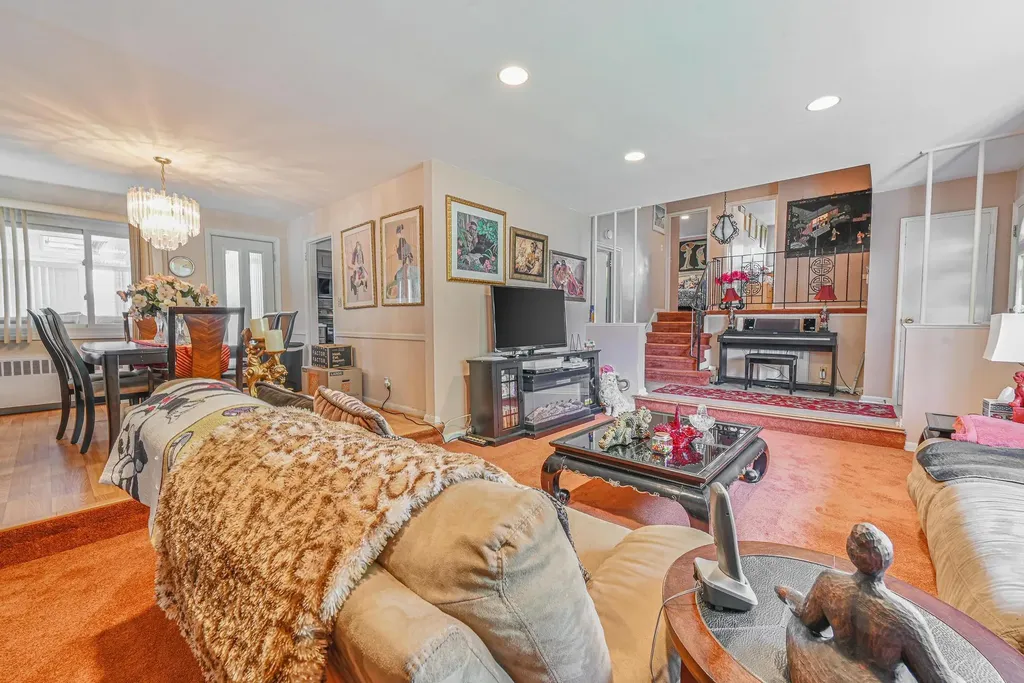 39 Primrose Lane Roosevelt NY 11575