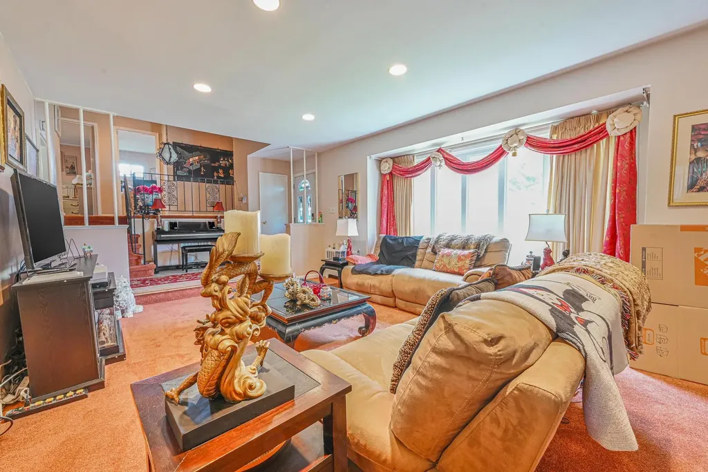 39 Primrose Lane Roosevelt NY 11575