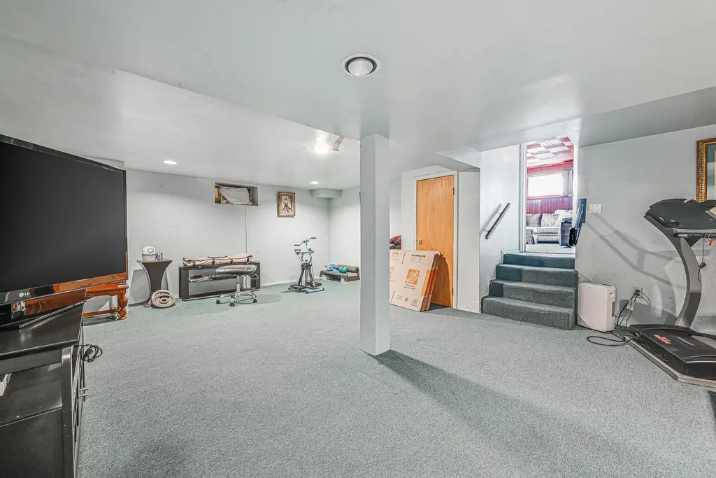 39 Primrose Lane Roosevelt NY 11575