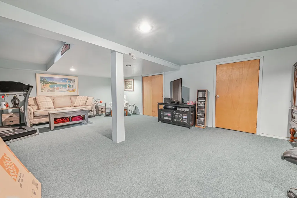 39 Primrose Lane Roosevelt NY 11575