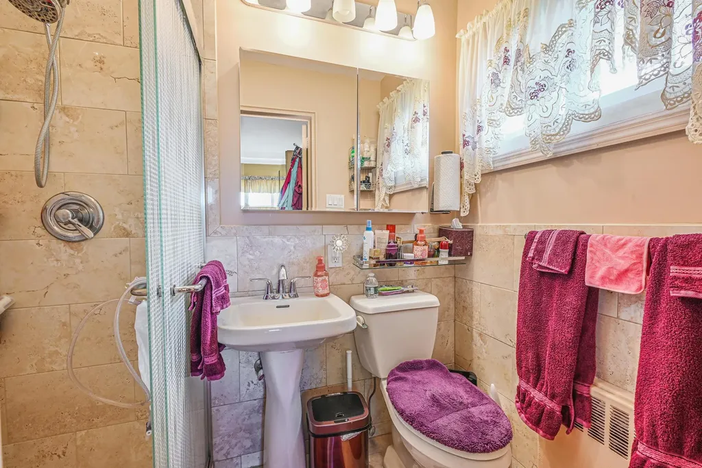 39 Primrose Lane Roosevelt NY 11575