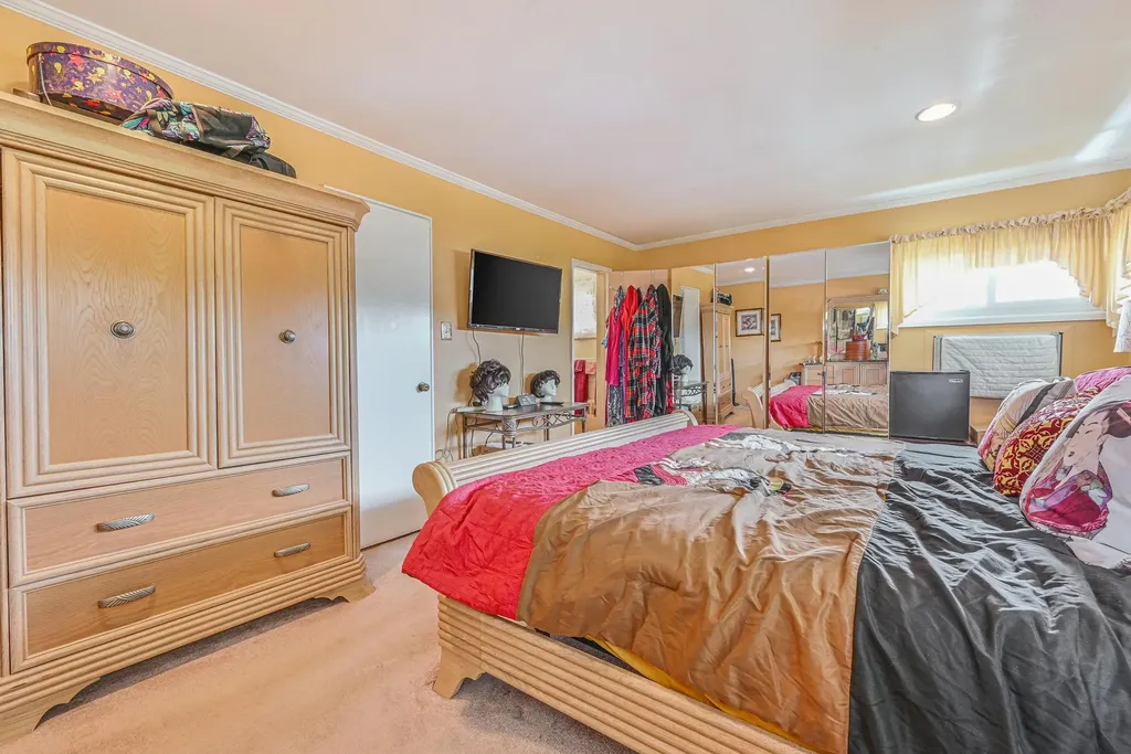 39 Primrose Lane Roosevelt NY 11575