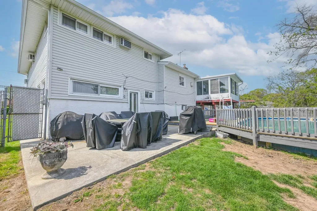 39 Primrose Lane Roosevelt NY 11575