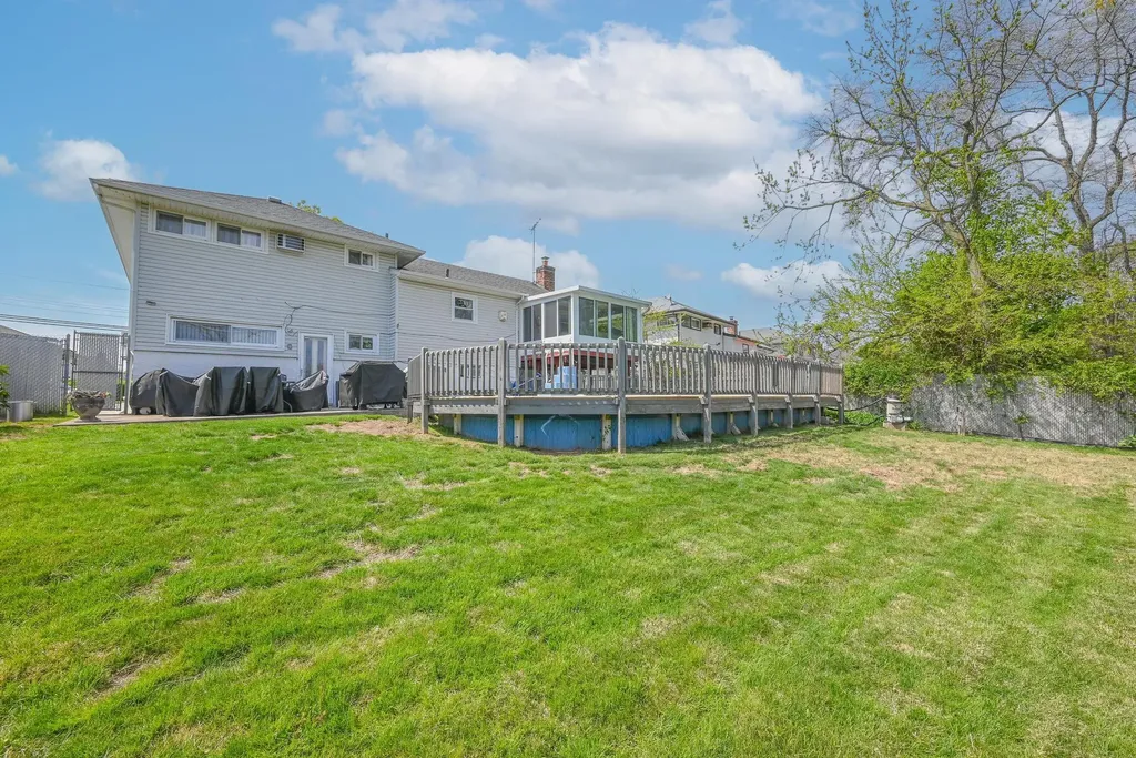 39 Primrose Lane Roosevelt NY 11575