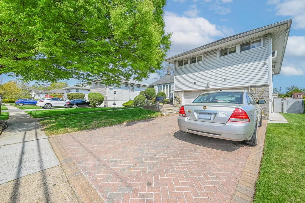 39 Primrose Lane Roosevelt NY 11575