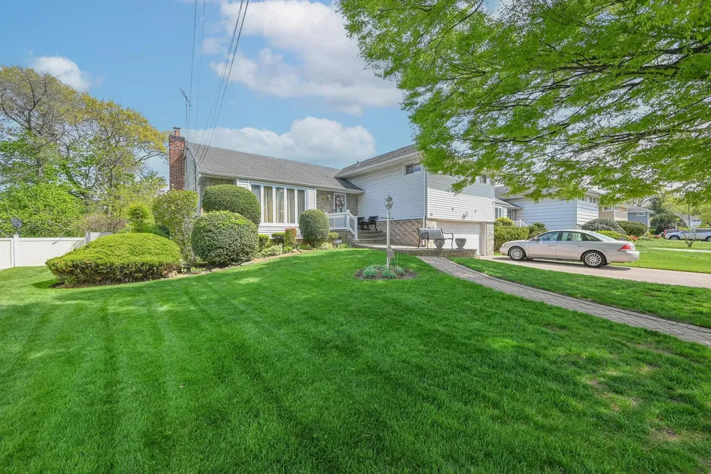 39 Primrose Lane Roosevelt NY 11575