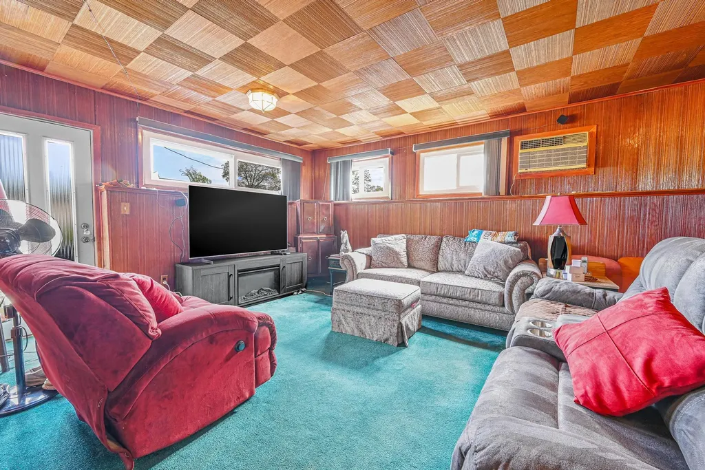 39 Primrose Lane Roosevelt NY 11575