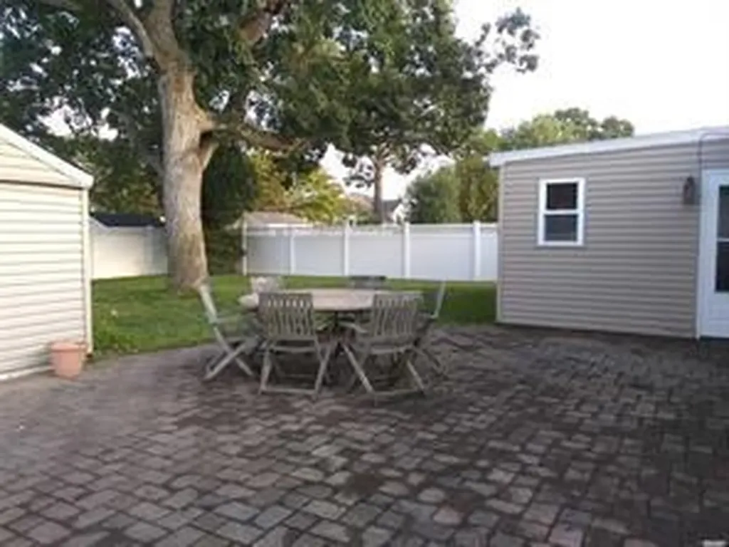 71 Park Lane Massapequa NY 11758