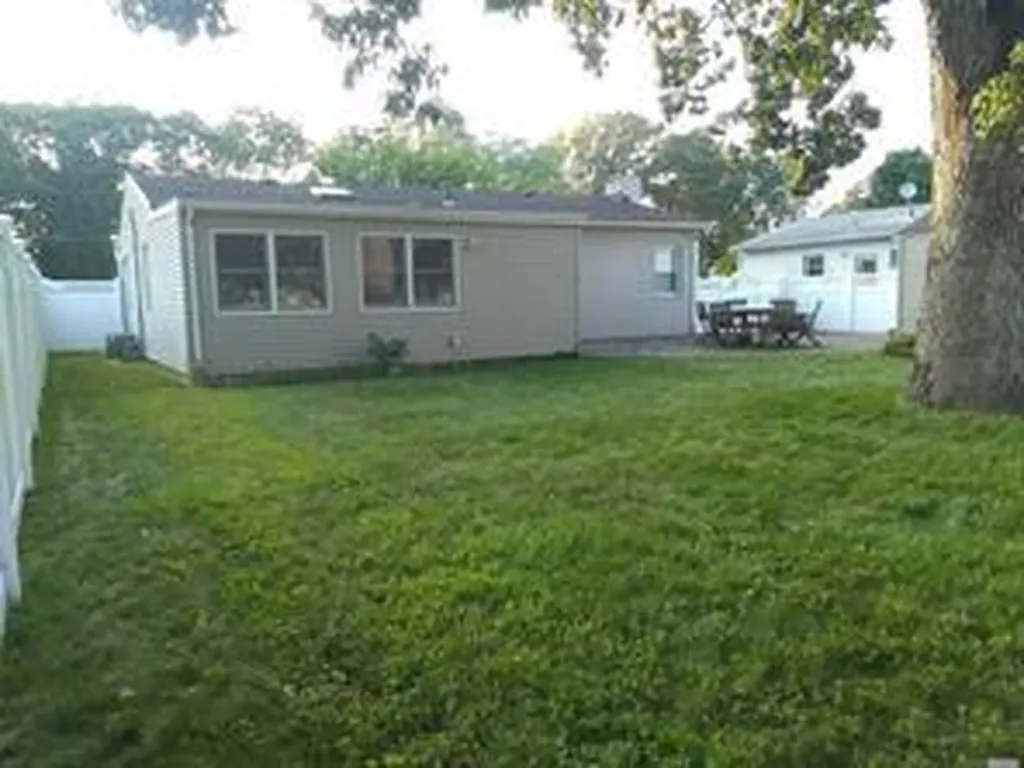 71 Park Lane Massapequa NY 11758