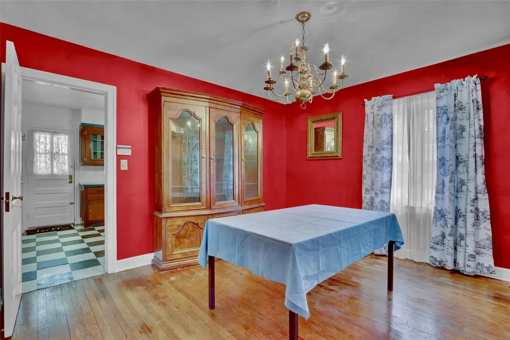 255 Ocean Avenue Malverne NY 11565