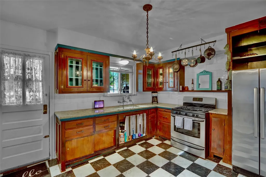 255 Ocean Avenue Malverne NY 11565