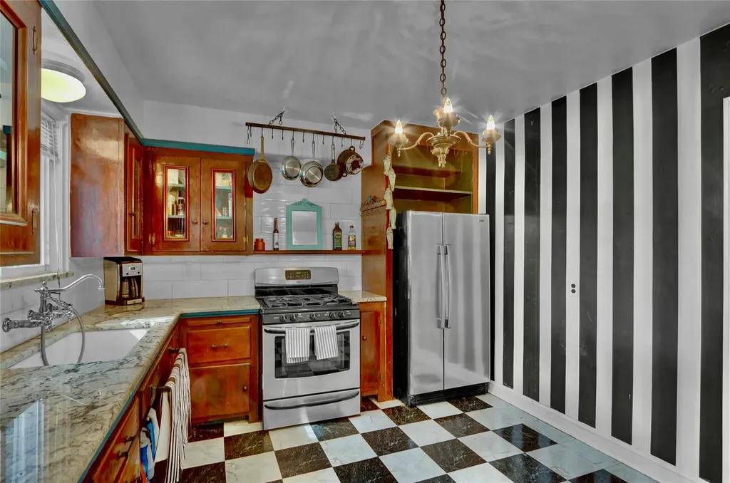 255 Ocean Avenue Malverne NY 11565