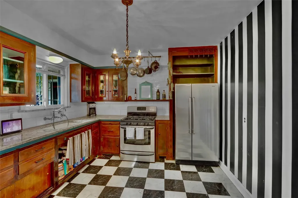 255 Ocean Avenue Malverne NY 11565
