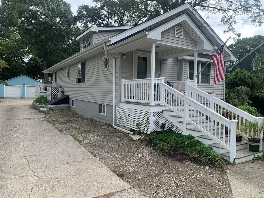 1434 Roanoke Avenue Riverhead NY 11901
