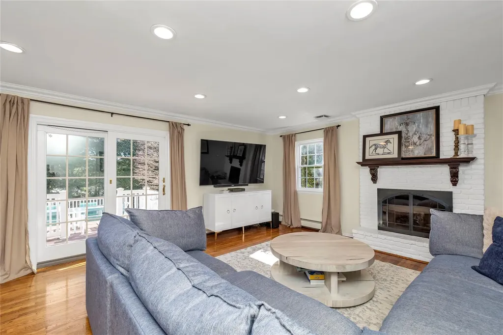 21 Chestnut Avenue Glen Head NY 11545