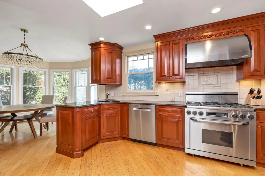 21 Chestnut Avenue Glen Head NY 11545