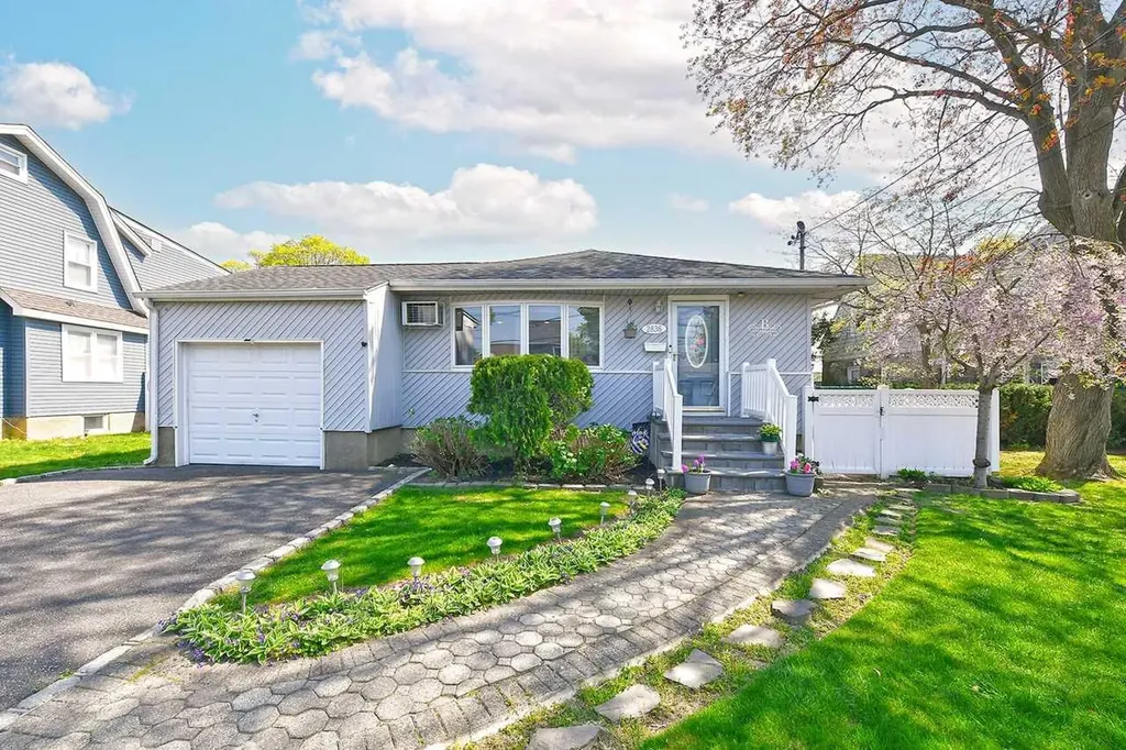 2836 Grand Avenue Bellmore NY 11710