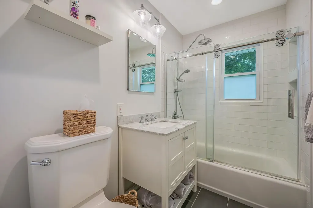 6 Lolly Lane Centereach NY 11720