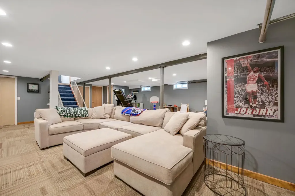 6 Lolly Lane Centereach NY 11720