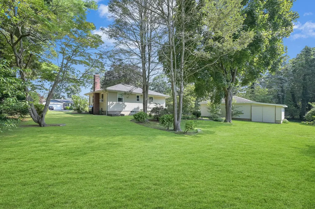 6 Lolly Lane Centereach NY 11720