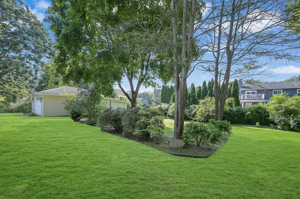 6 Lolly Lane Centereach NY 11720