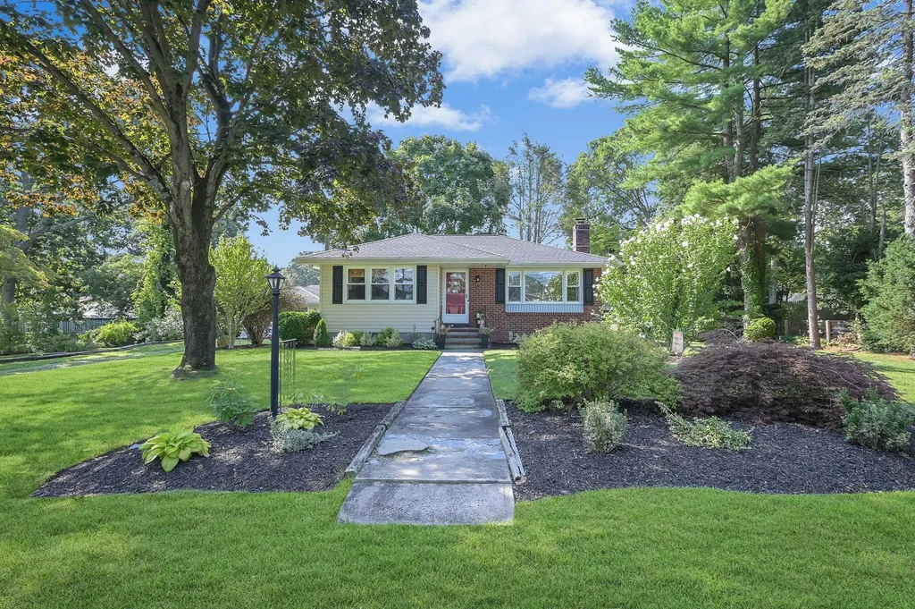 6 Lolly Lane Centereach NY 11720