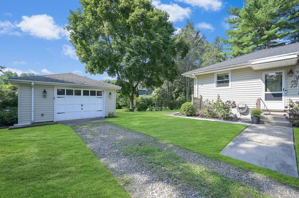 6 Lolly Lane Centereach NY 11720