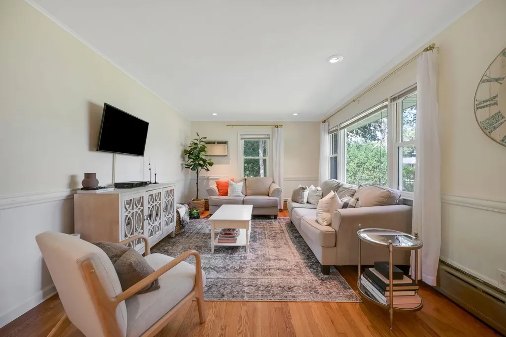 6 Lolly Lane Centereach NY 11720