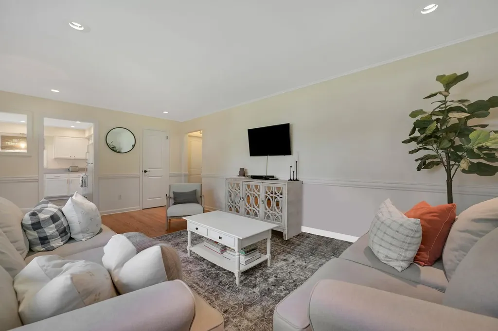 6 Lolly Lane Centereach NY 11720