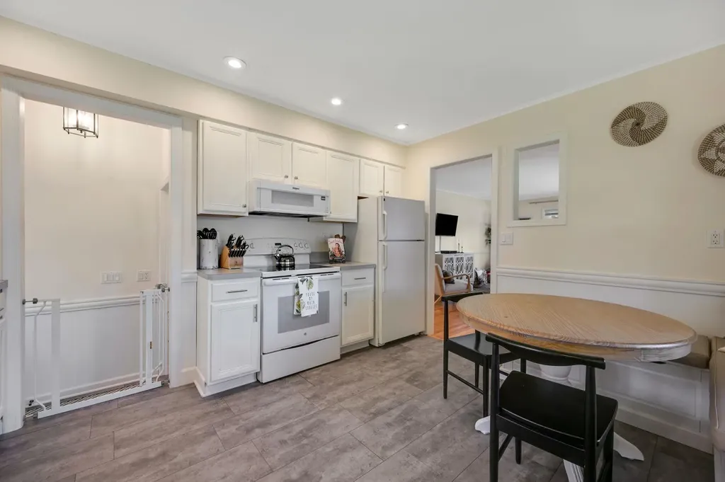 6 Lolly Lane Centereach NY 11720