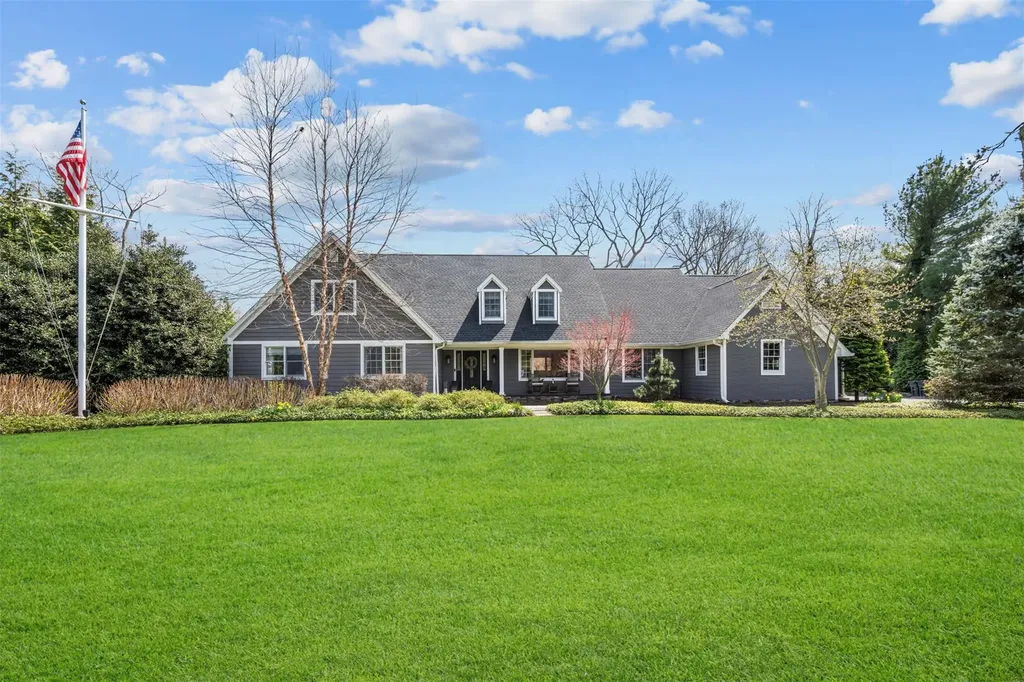 10 Brian Lane Mount Sinai NY 11766