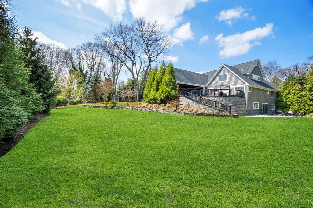 10 Brian Lane Mount Sinai NY 11766