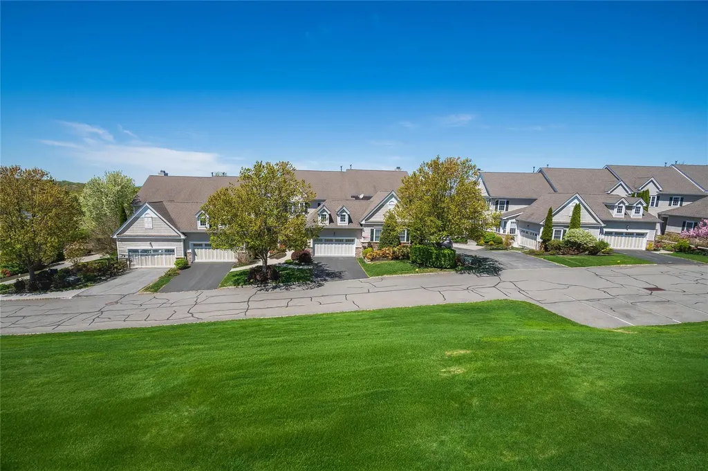 5 Pinehurst Circle Monroe NY 10950
