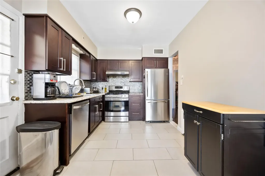 15911 29th Avenue Flushing NY 11358