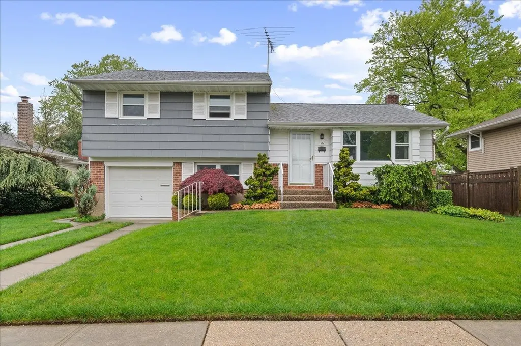 16 Bradley Street Plainview NY 11803