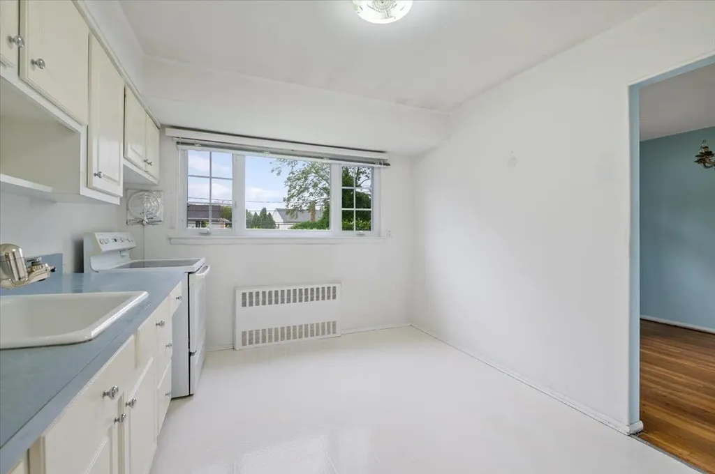 16 Bradley Street Plainview NY 11803