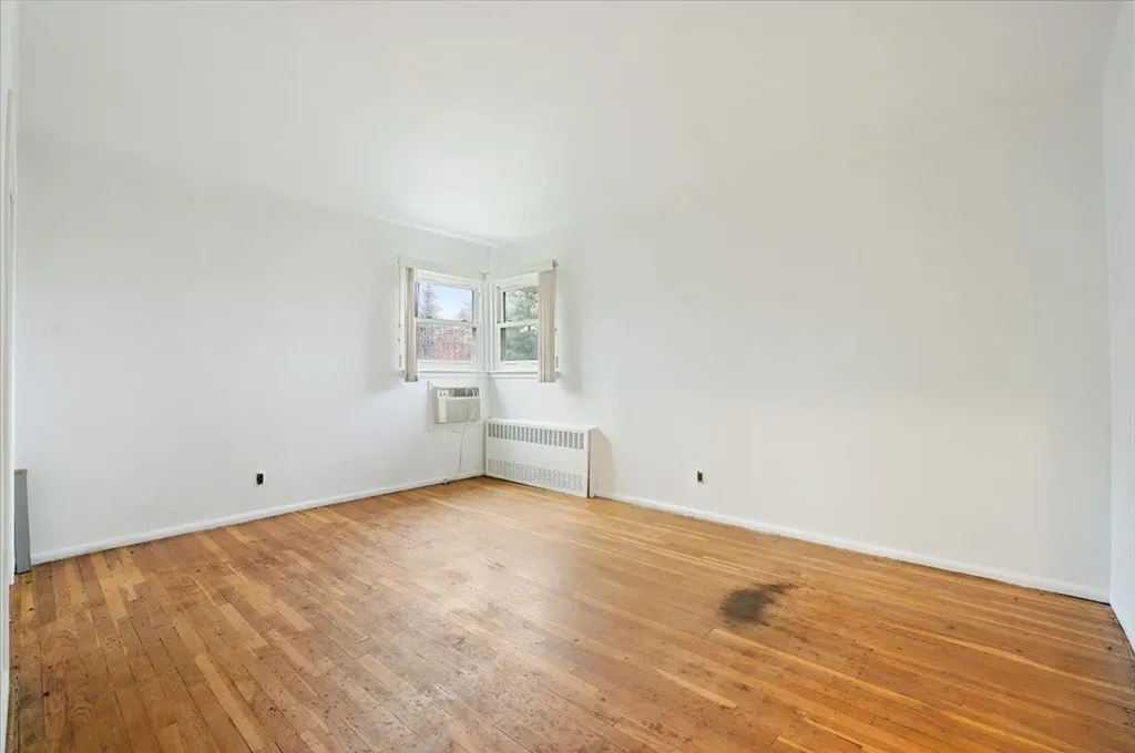 16 Bradley Street Plainview NY 11803