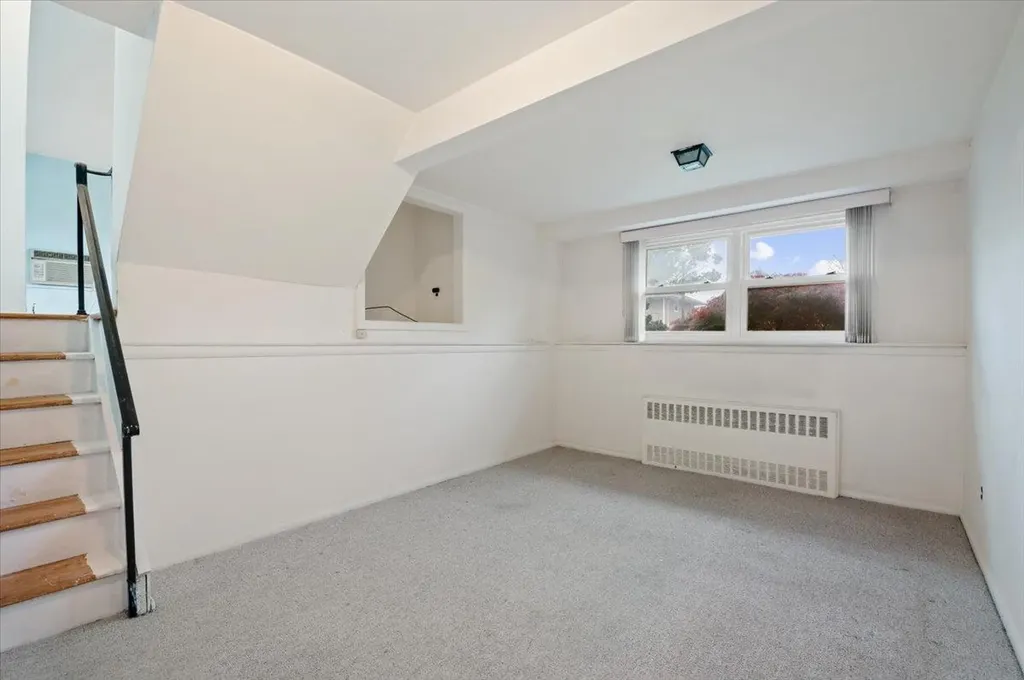 16 Bradley Street Plainview NY 11803