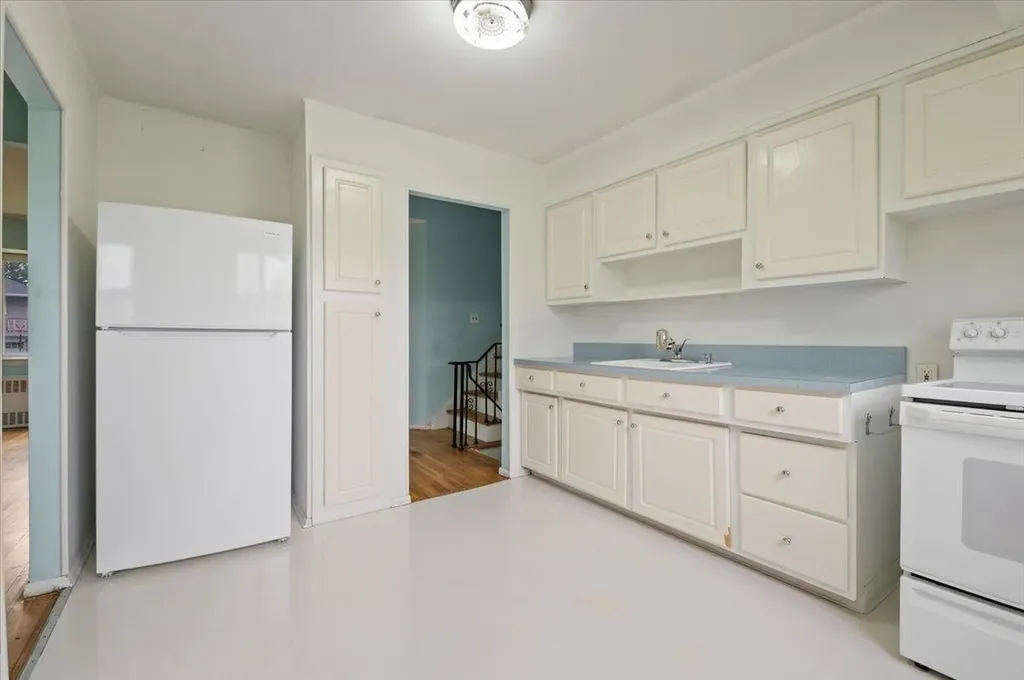 16 Bradley Street Plainview NY 11803