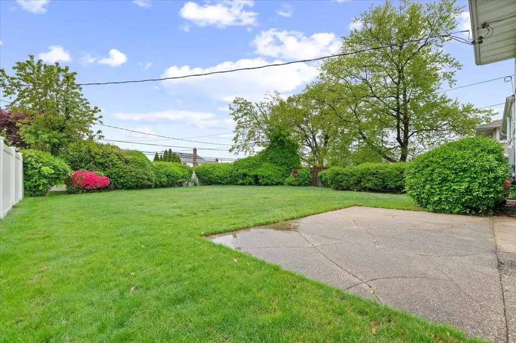 16 Bradley Street Plainview NY 11803