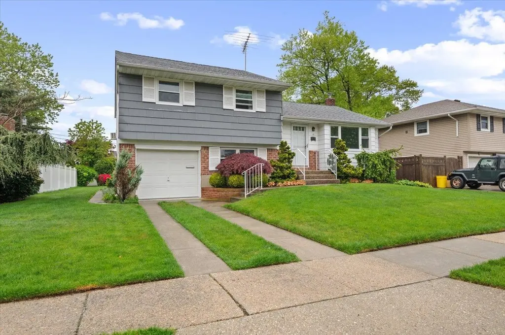 16 Bradley Street Plainview NY 11803