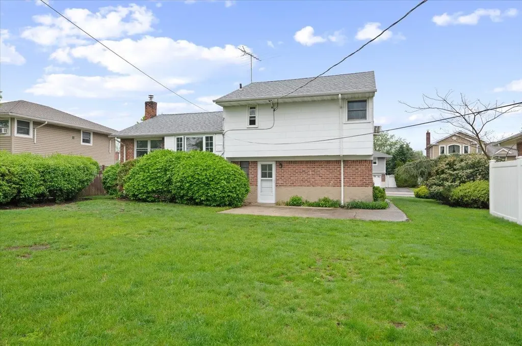 16 Bradley Street Plainview NY 11803