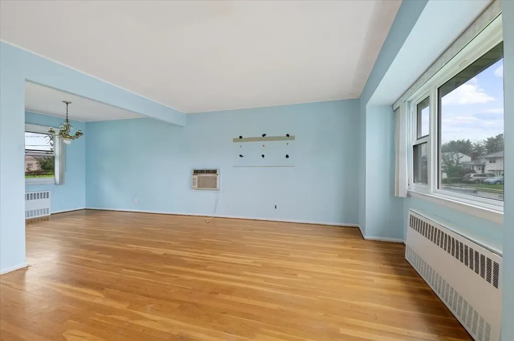 16 Bradley Street Plainview NY 11803