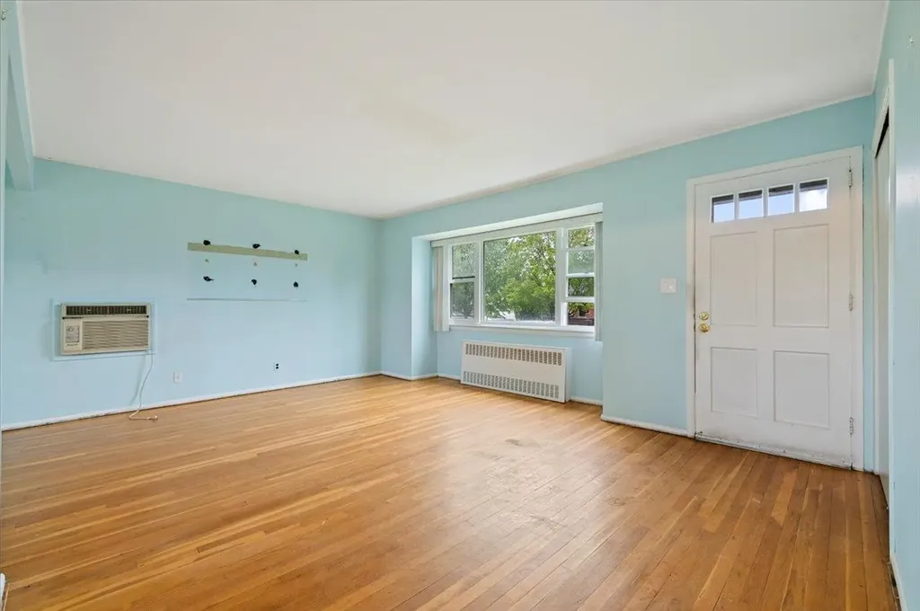 16 Bradley Street Plainview NY 11803