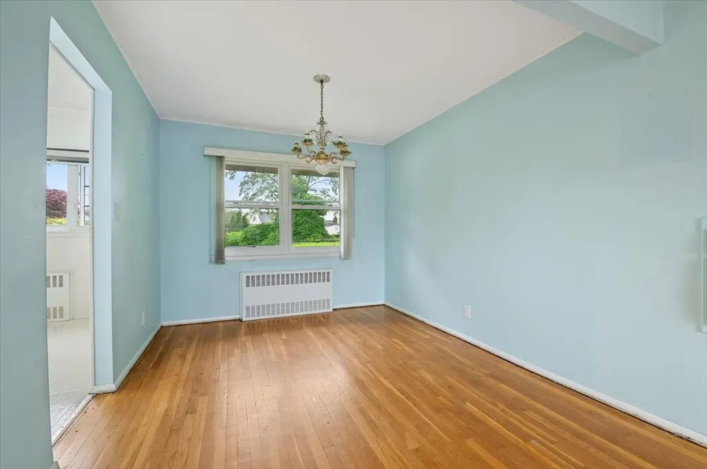 16 Bradley Street Plainview NY 11803