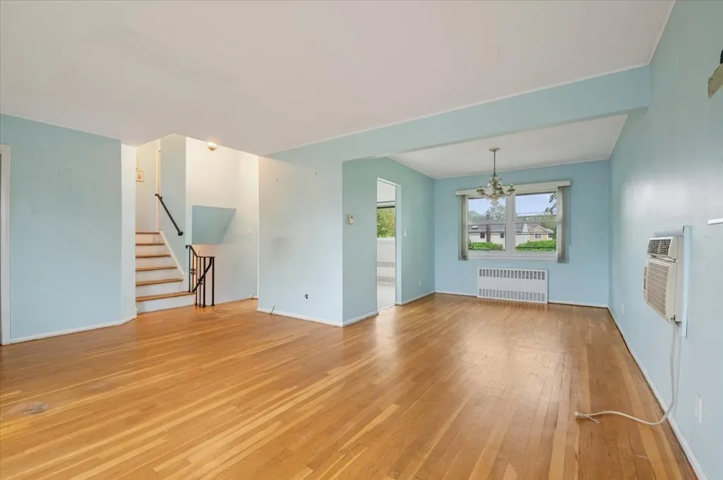 16 Bradley Street Plainview NY 11803
