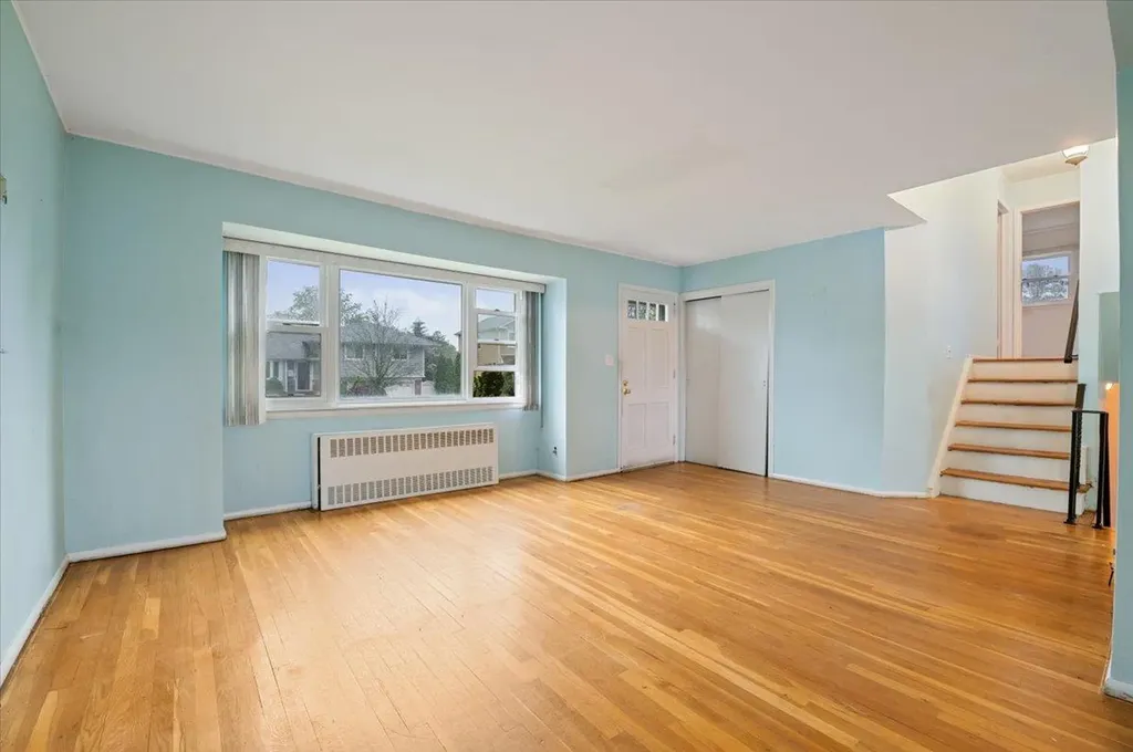 16 Bradley Street Plainview NY 11803
