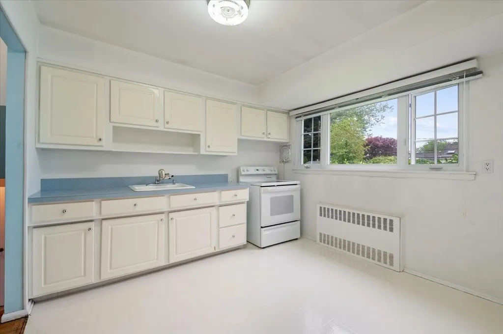 16 Bradley Street Plainview NY 11803