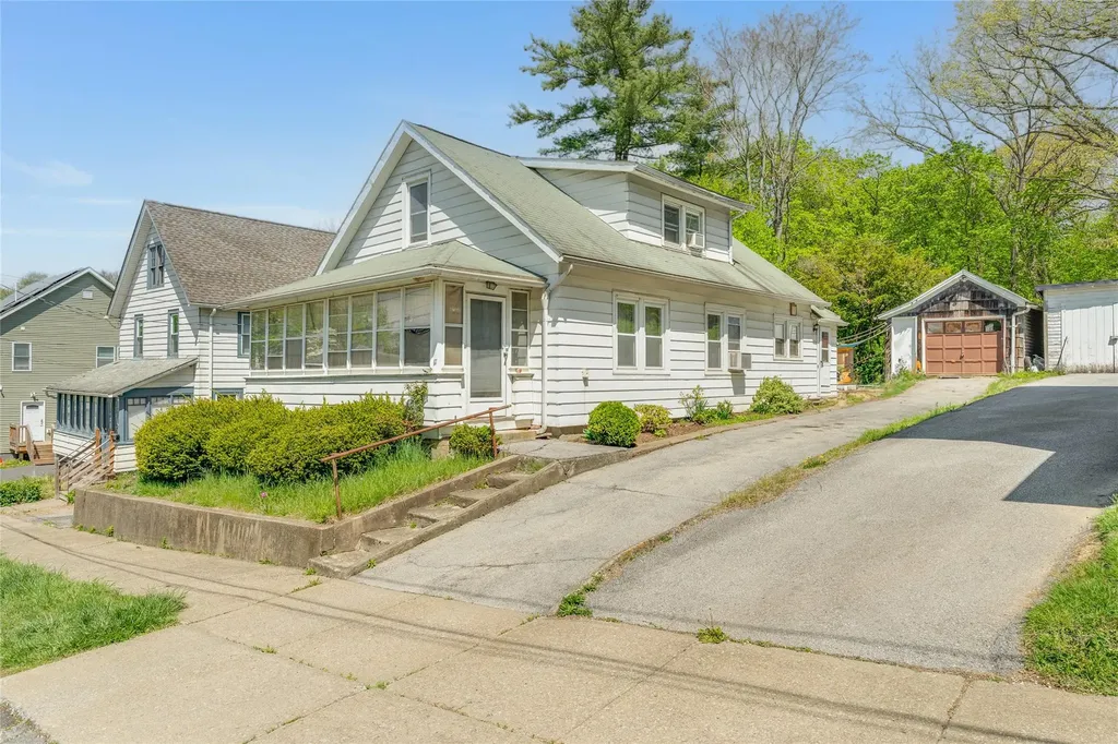 17 Lawrence Road Poughkeepsie NY 12601